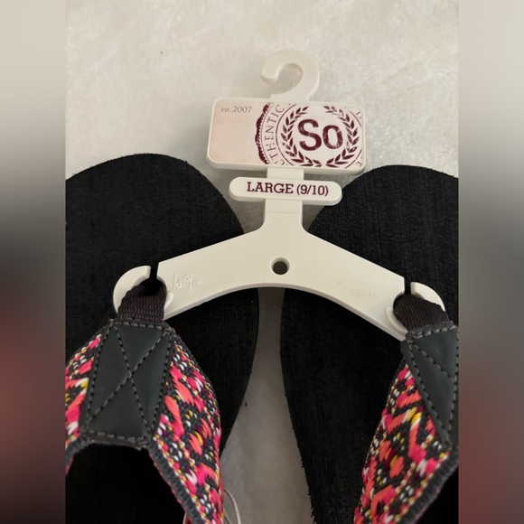 SO Authentic American Heritage Women’s Flip Flops 9-10 NWT - Picture 2 of 6